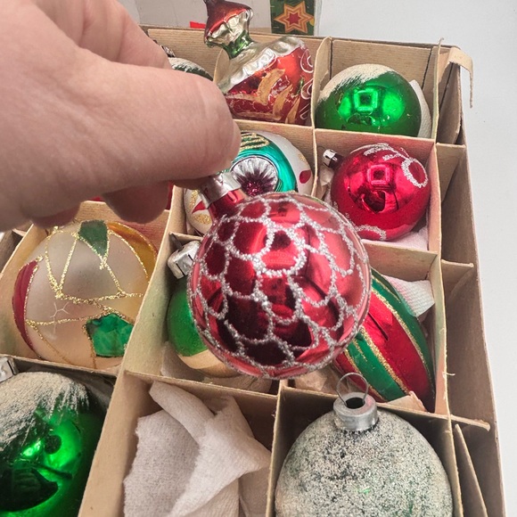 Vintage Glass Christmas Ornaments Set of 12 in Original Box Red Green - Picture 5 of 10